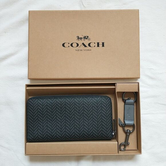 COACH Slim Zip Around Wallet Heringbone F73111 QB Black Multi Wrist New - Picture 1 of 14